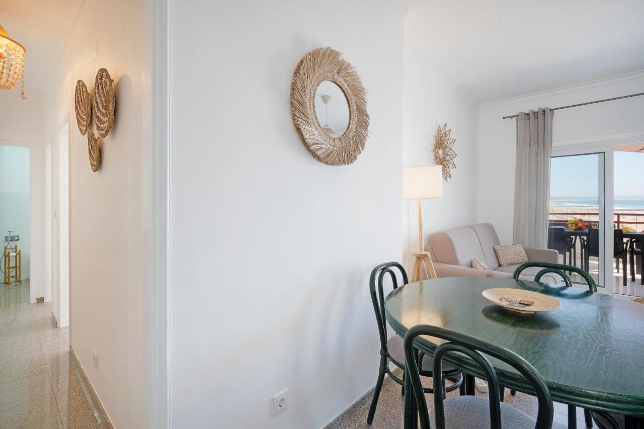 Costa Beach Apartment By The Portuguese Butler Costa da Caparica Exterior photo